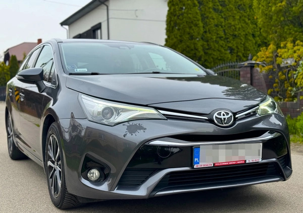 Toyota Avensis cena 59999 przebieg: 123400, rok produkcji 2018 z Knurów małe 704
